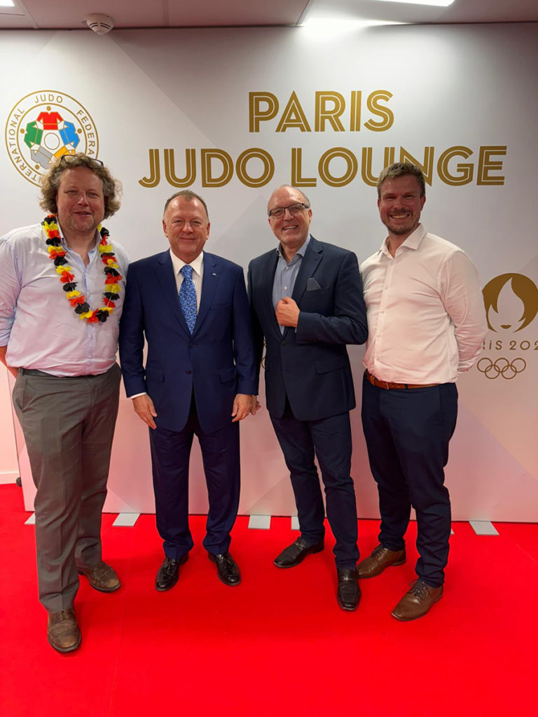 Federal Eco Foam colleagues with Marius Vizer, president of the International Judo Federation, at the Paris Olympics 2024